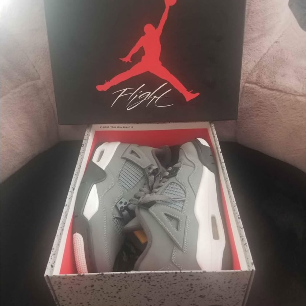 Collectable Nike Air Jordan 4 retro runner
Size 4.5 Y size 6 women’s